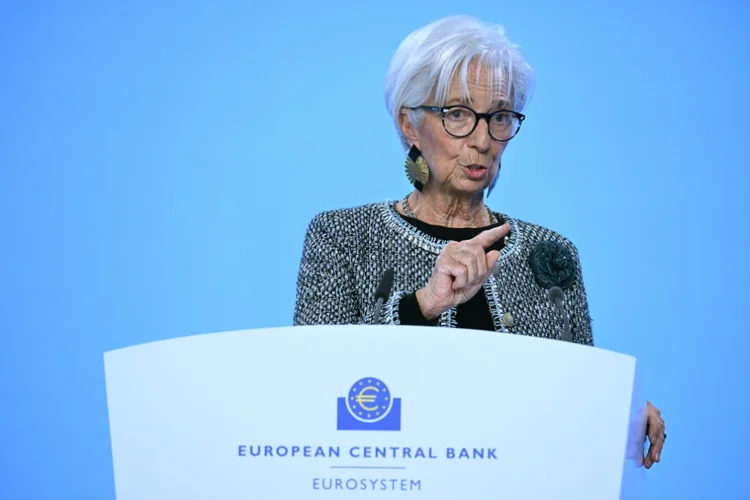 Presidente do BCE critica stablecoins privadas de euro e diverge de Trump