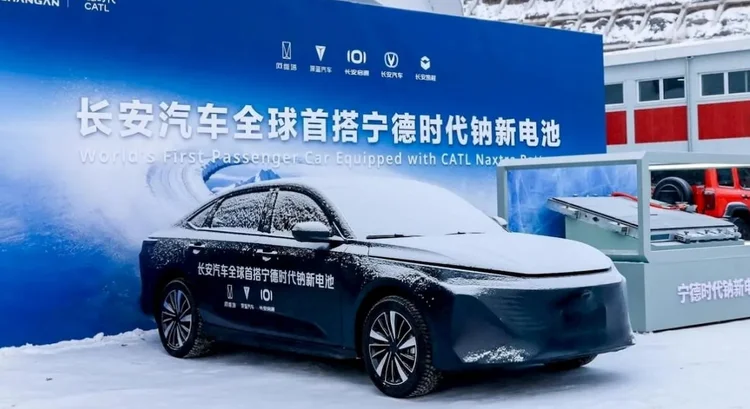 Primeiro carro elétrico movido a baterias de íons de sódio é lançado na China