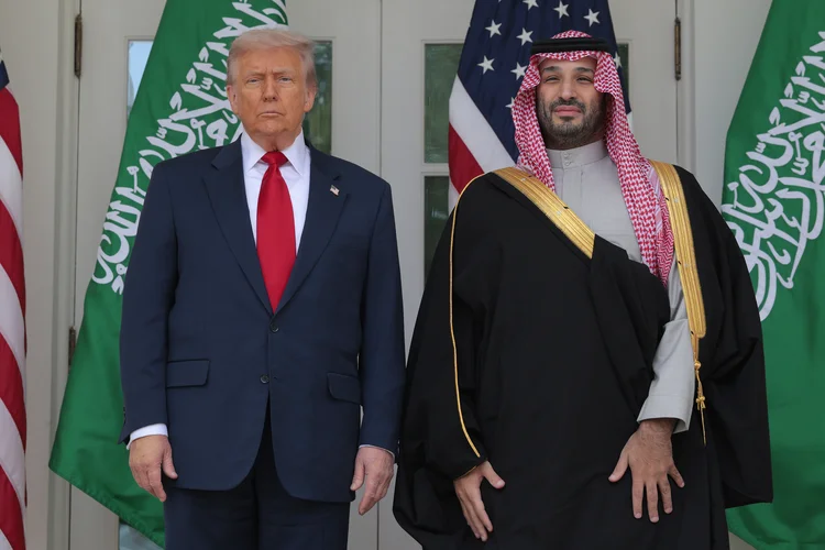 Príncipe da Arábia Saudita pressiona Trump para continuar guerra contra Irã, diz Jornal