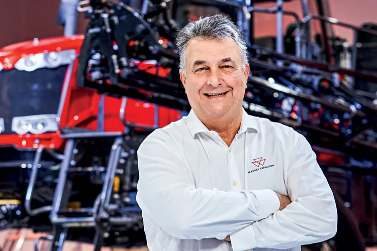 Produtor rural deve sempre buscar crédito em dólar, diz CEO da Massey Ferguson