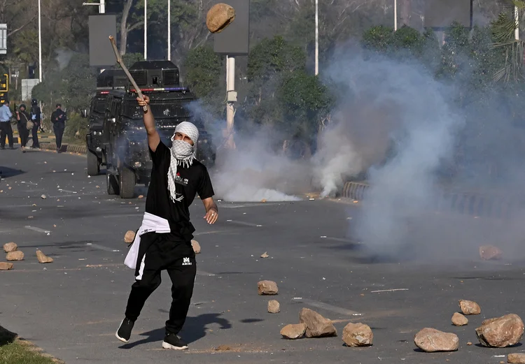 Protestos no Paquistão deixam nove mortos após ataques dos EUA e de Israel ao Irã