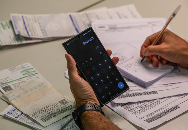 Qual dívida pagar primeiro? Um guia prático para priorizar as contas