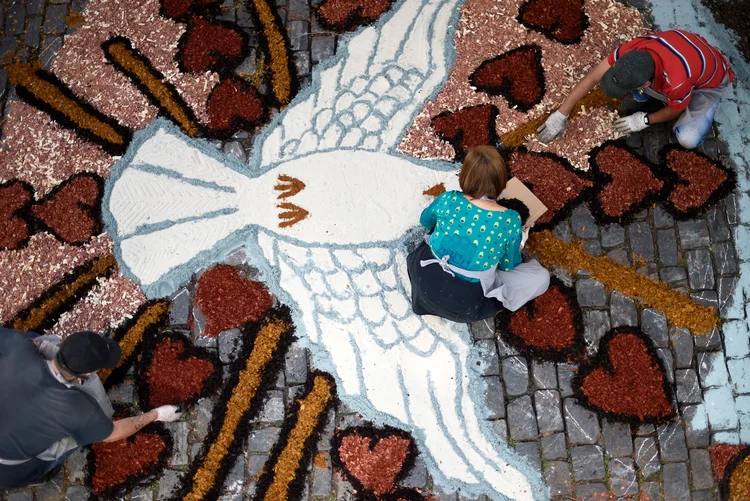 Qual é a origem do feriado de Corpus Christi?