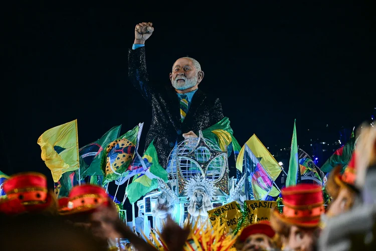 Qual foi a escola de samba que homenageou Lula no Carnaval 2026?