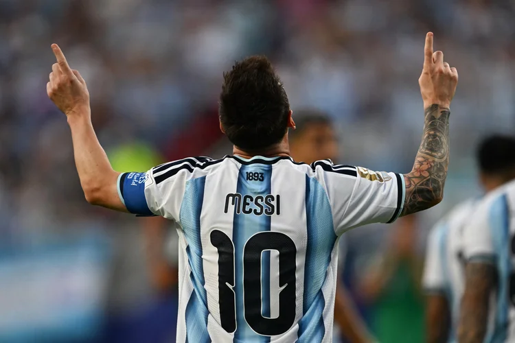 Qual foi o resultado do jogo da Argentina contra a Argélia ontem?