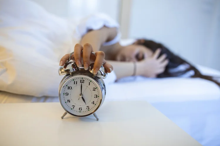 Qual o melhor horário para dormir? Hábito comum pode dobrar risco de infarto