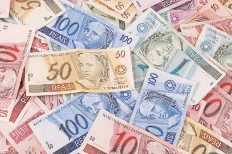 Quando a conversa muda de estratégia para finanças, quem realmente domina a sala?