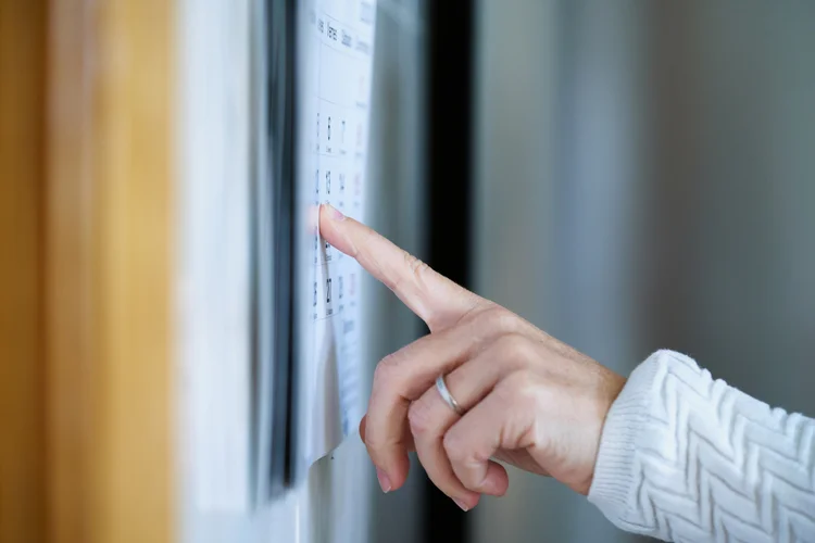 Quando cai o 5º dia útil de abril de 2026?