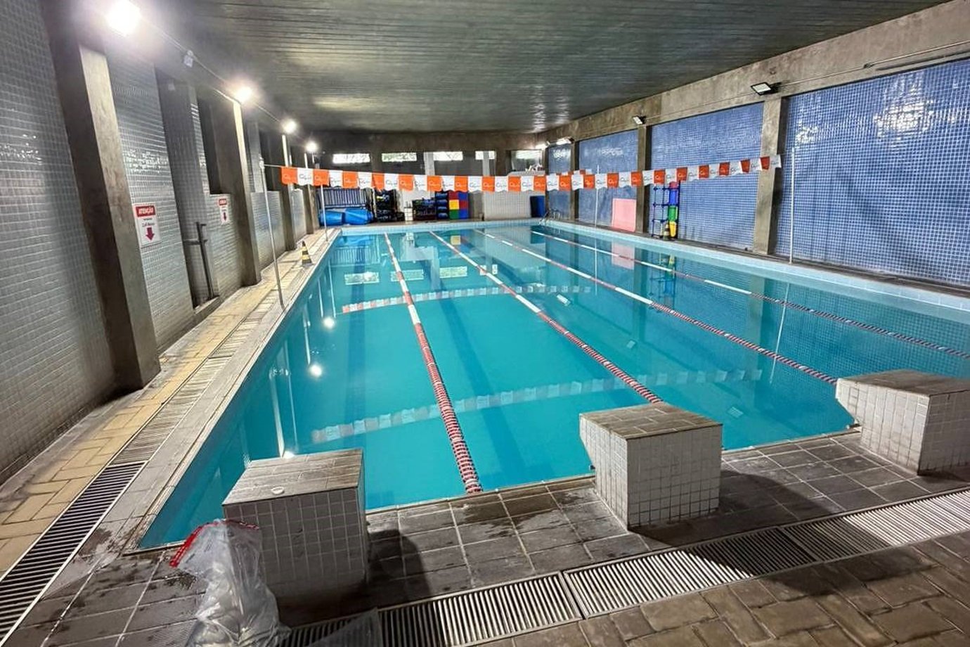 Quando o cloro vira risco? Os sinais de que a piscina pode fazer mal à saúde