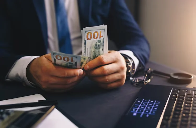 Quanto ganha um executivo C-level em 2026? Salários podem chegar a R$ 86 mil, diz estudo