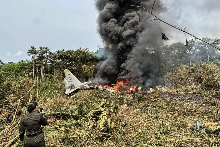 Queda de avião militar na Colômbia deixa 66 mortos e 57 feridos
