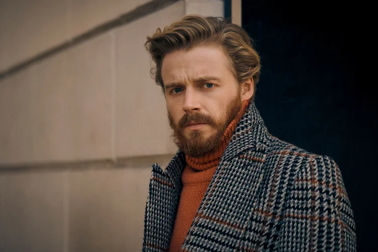 Quem é Jack Lowden, o Mr. Darcy do novo 'Orgulho e Preconceito'?