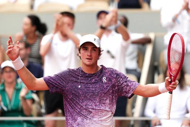Quem é João Fonseca? Brasileiro ganhou de Djokovic em Roland Garros