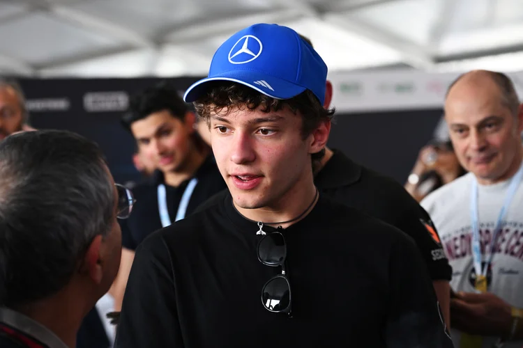 Quem é Kimi Antonelli, o jovem italiano que está conquistando o mundo da Fórmula 1?