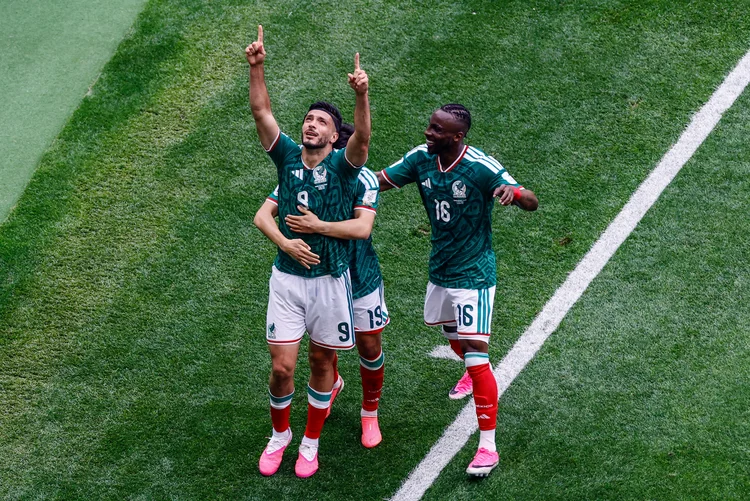 Quem é Raul Jimenez, mexicano que marcou gol de cabeçada após grave fratura no crânio