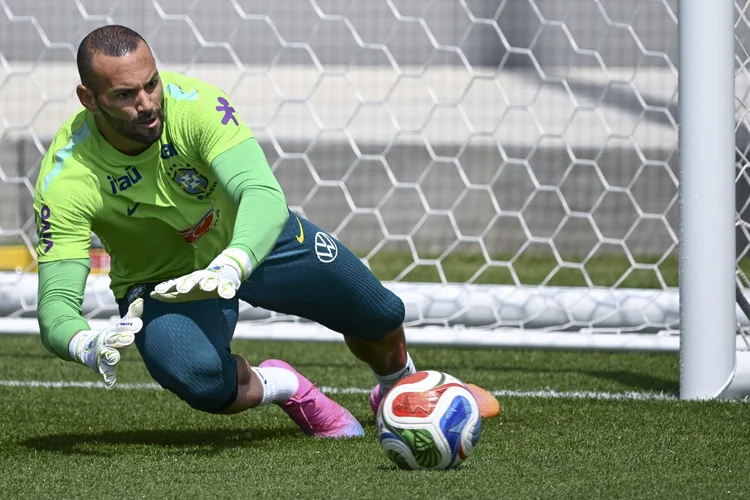 Quem é Weverton? Veja trajetória do goleiro que está na Copa do Mundo de 2026