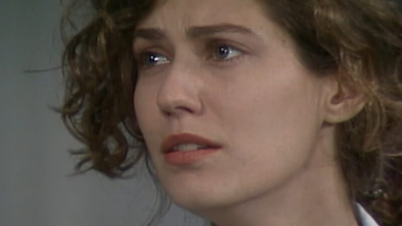 ‘Rainha da Sucata’: Grávida? Alaide passa mal e médico faz revelação chocante