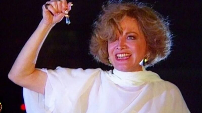 ‘Rainha da Sucata’: Laurinha arma para Maria do Carmo e tira a própria vida ao pular de prédio