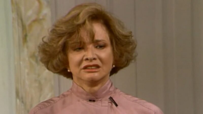 ‘Rainha da Sucata’: Laurinha se joga para cima de Edu, mas leva fora na cama