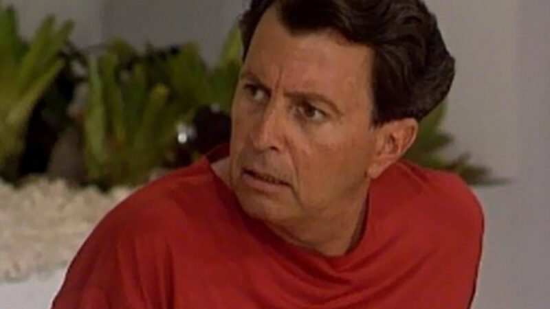 ‘Rainha da Sucata’: Renato investiga os pertences de Mariana e faz descoberta chocante