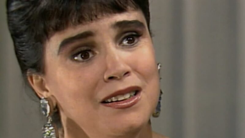 ‘Rainha da Sucata’: Vai conseguir? Ajudando em fuga, Edu leva Maria do Carmo até a fronteira