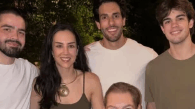 Raro! Faustão surge em foto ao lado da família no aniversário da filha, Lara