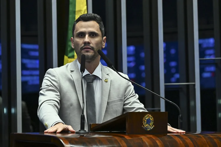 Real Time Big Data: Cleitinho tem 35% em 1º turno e vence todos no 2º em MG