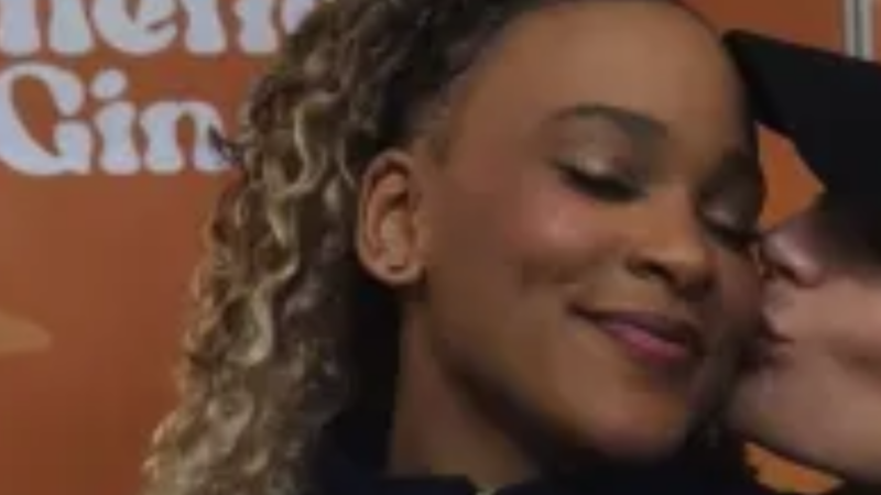 Rebeca Andrade surge ao lado da namorada: ‘Te amo’