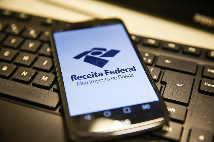 Receita muda horário da consulta do 1º lote de restituição do IR 2026; veja