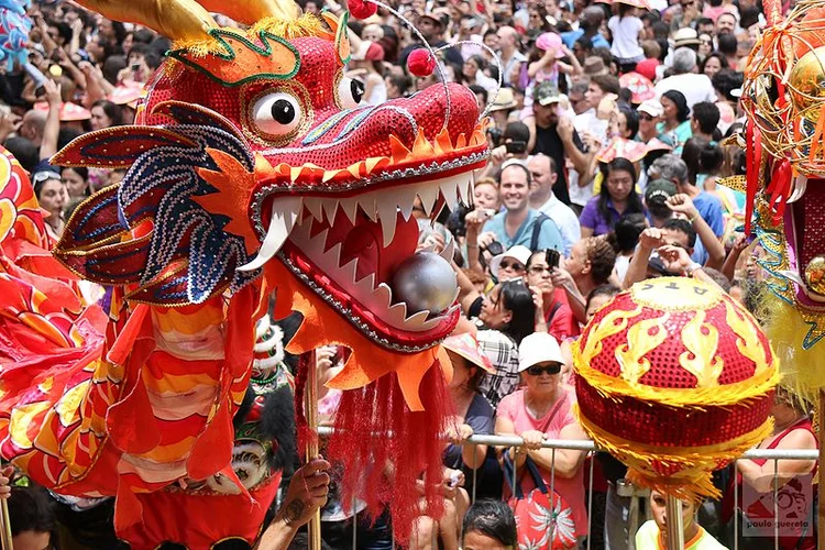 Recife une Carnaval e Ano Novo Chinês em desfile no centro histórico