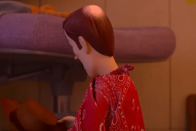 Rede de cinemas faz promoção inusitada para fãs carecas de 'Toy Story 5'