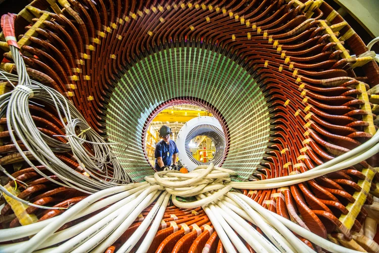 Redução da jornada para 40 horas pode cortar R$ 76,9 bilhões do PIB, diz CNI