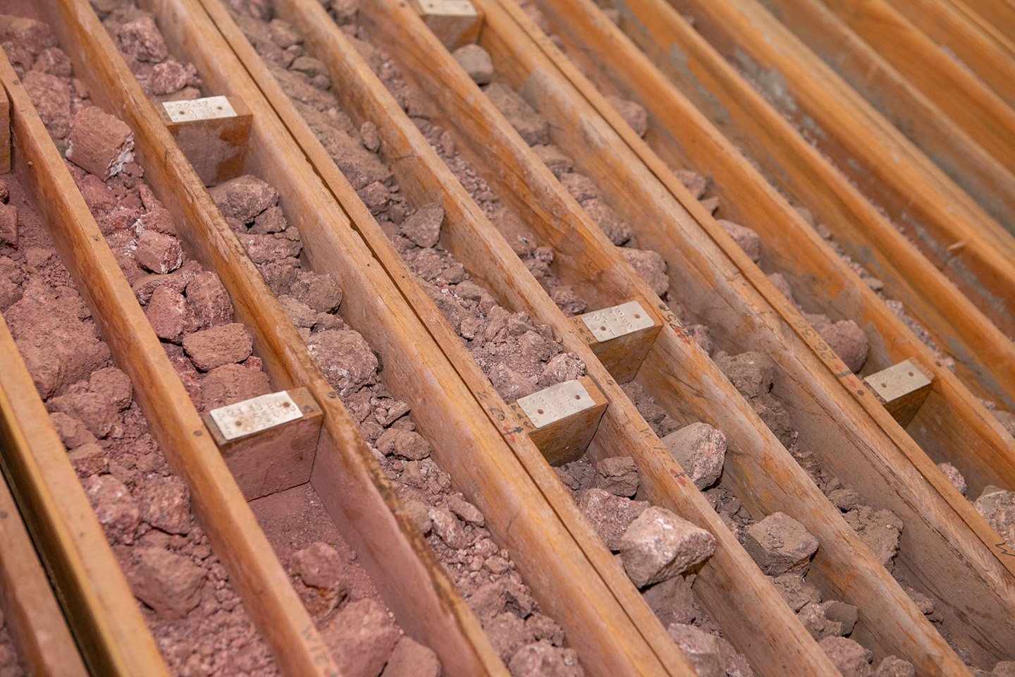 Relator adia apresentação do parecer da política de minerais críticos