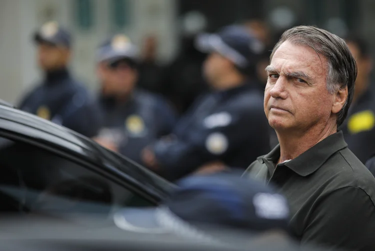 Relatório médico aponta instabilidade no equilíbrio corporal de Bolsonaro