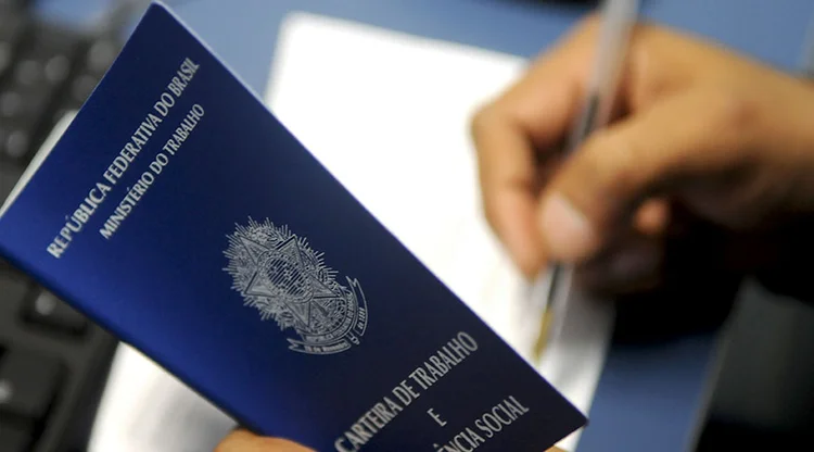 Rendimento médio do brasileiro chega a R$ 3.367, maior valor da história