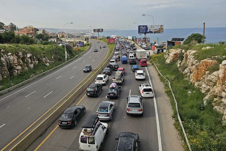Retorno após cessar-fogo gera engarrafamentos enormes no sul do Líbano
