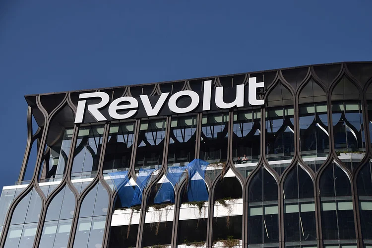 Revolut, app financeiro que no Brasil concorre com Wise e Nomad, tem lucro recorde de US$ 2,28 bi