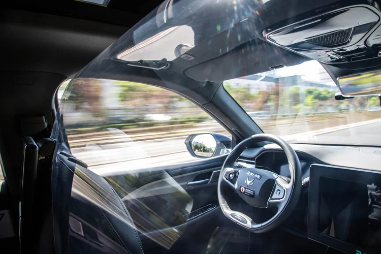 'Robotáxis' chineses têm parada súbita nas ruas de Wuhan