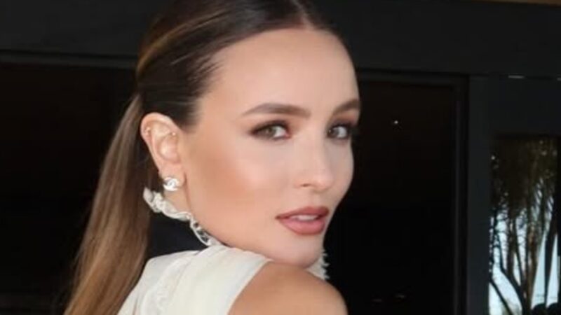 Roupa de Larissa Manoela em evento nos EUA chama atenção e vira assunto: ‘Não dá…’