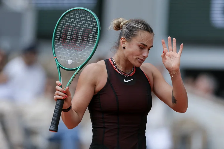 Sabalenka desaba após eliminação em Roland Garros: 'Quero abandonar o tênis'
