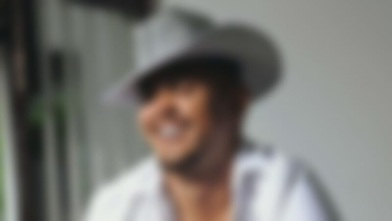 Saiba como famoso inflluenciador se assumiu gay para a família evangélica