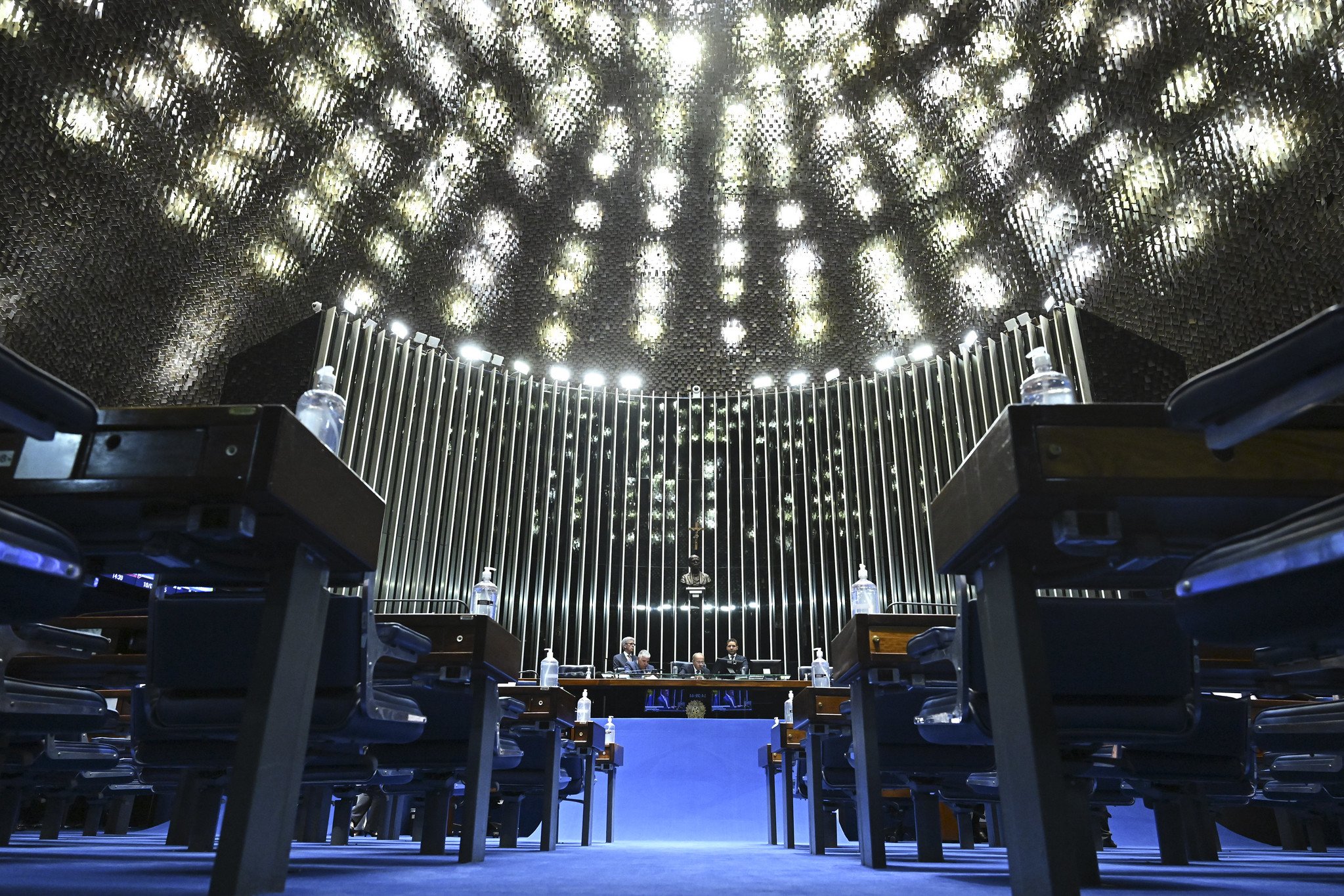 Senado aprova projeto que equipara misoginia ao racismo e eleva penas para ofensas contra mulheres