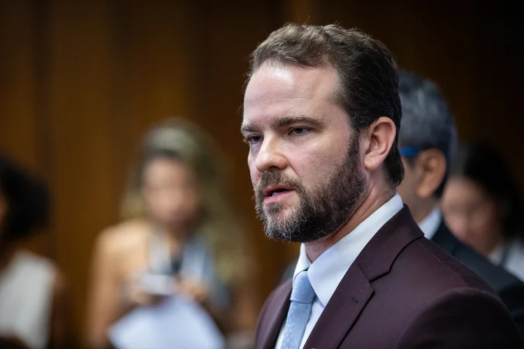 Será possível sacar 20% do FGTS para pagar dívidas, diz ministro da Fazenda