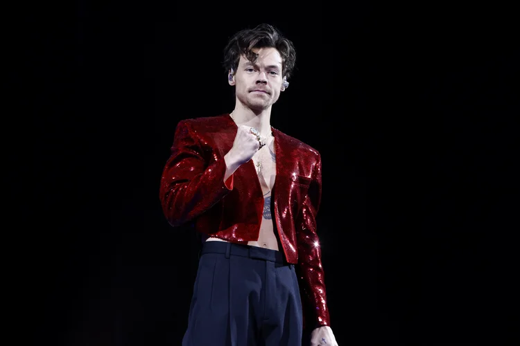 Show de Harry Styles com músicas novas estreia na Netflix hoje; veja horário