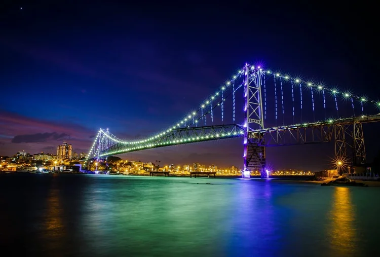 Show de Joss Stone em Florianópolis celebra 100 anos da ponte e foco na nova economia