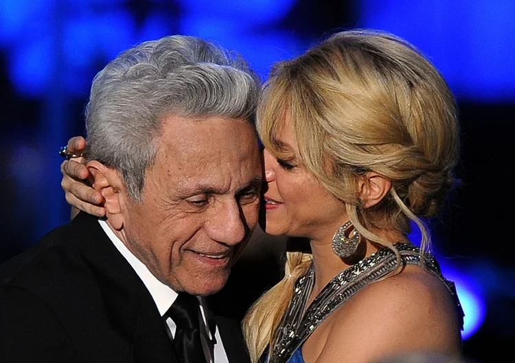 Show de Shakira atrasou após pai da colombiana sofrer isquemia, diz revista
