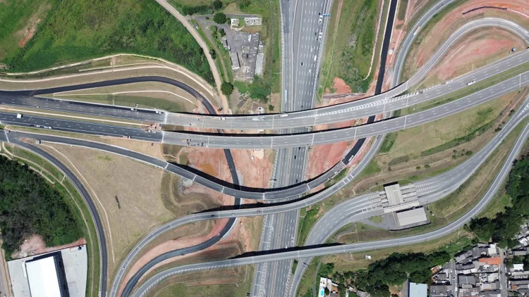 Só 0,5% dos megaprojetos de infraestrutura cumprem prazo e custo, aponta Bain