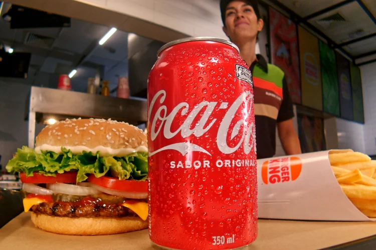 'Só tem Coca, pode ser?': Burger King anuncia Coca-Cola como novo refrigerante da rede