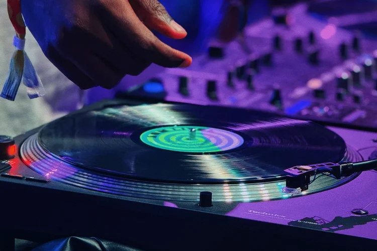 Som Livre aposta em vinil como estratégia para catálogo global no SXSW