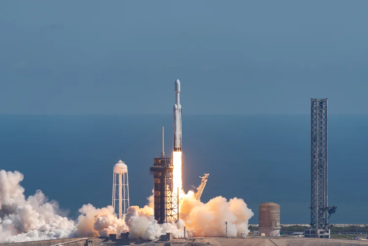 SpaceX pode ultrapassar Amazon e se tornar 5ª empresa mais valiosa do mundo